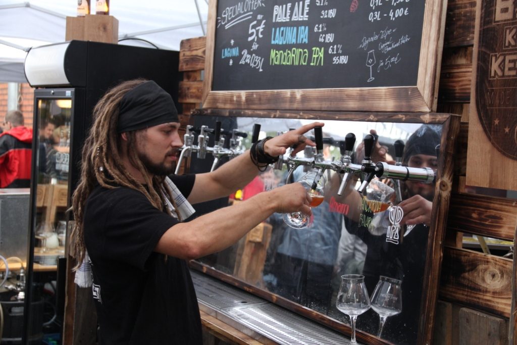 Frisch von der Black Pearl: Braukunstkeller in Hamburg (Foto: StP)